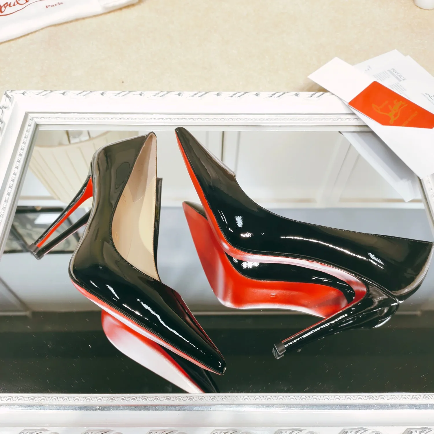 👟👟Ex-factory price 560 🎀Christian Louboutin (Christian Louboutin) CL red-soled shoes, early spring style.  A must-have high-heeled shoe for fairies, with 5 types of heel heights to choose from! The original version was disassembled and developed, produced with original craftsmanship, and after 3 months of continuous debugging, it can be shipped perfectly. Stable and comfortable high heels allow every fairy to control them easily. The lines on the back of the foot are super sexy and suitable for various occasions. Original matching packaging! 💞Fabric: Imported sheepskin, cow patent leather, cowhide + special materials (other materials and colors can be customized according to drawings) 💕Inner lining, feet: imported sheepskin! 💕Outsole: Italian red high-gloss leather outsole 💕Heel height: 10cm 💕Number of sizes: 35-39 (34/40/41 can be customized)